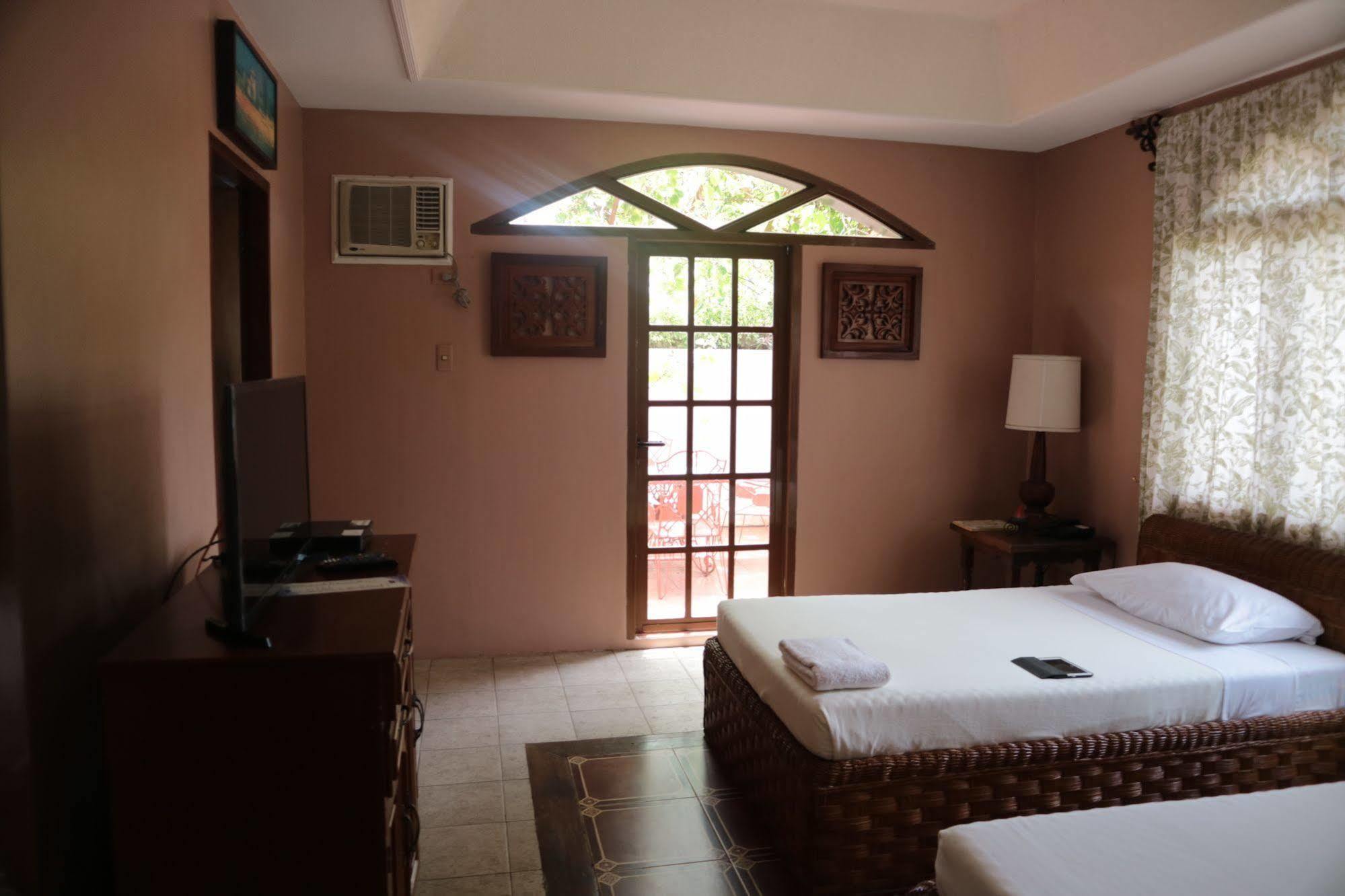 Hotel Casa La Granja Iloilo Esterno foto