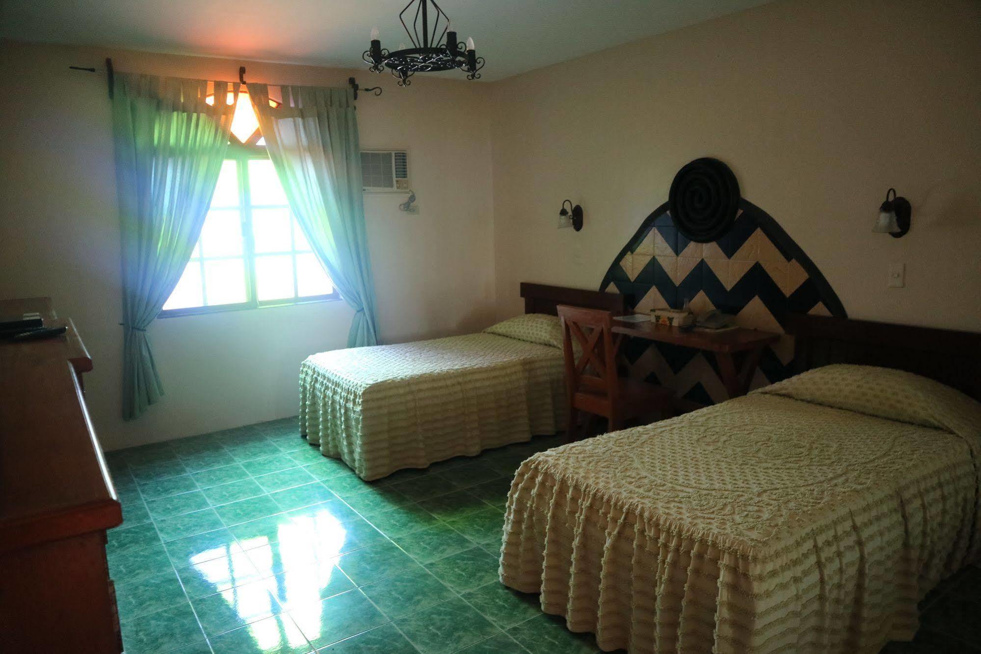 Hotel Casa La Granja Iloilo Esterno foto