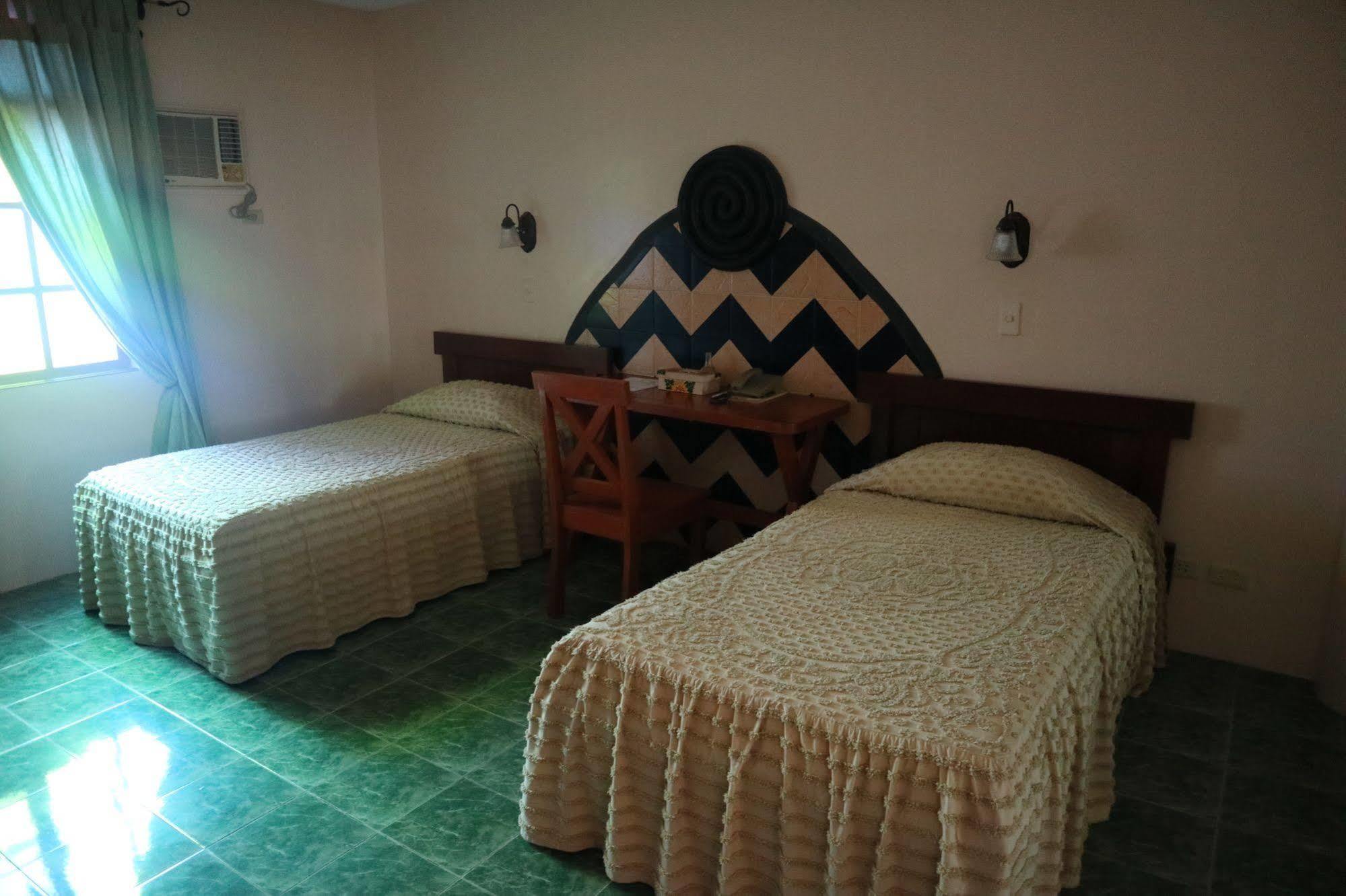 Hotel Casa La Granja Iloilo Esterno foto
