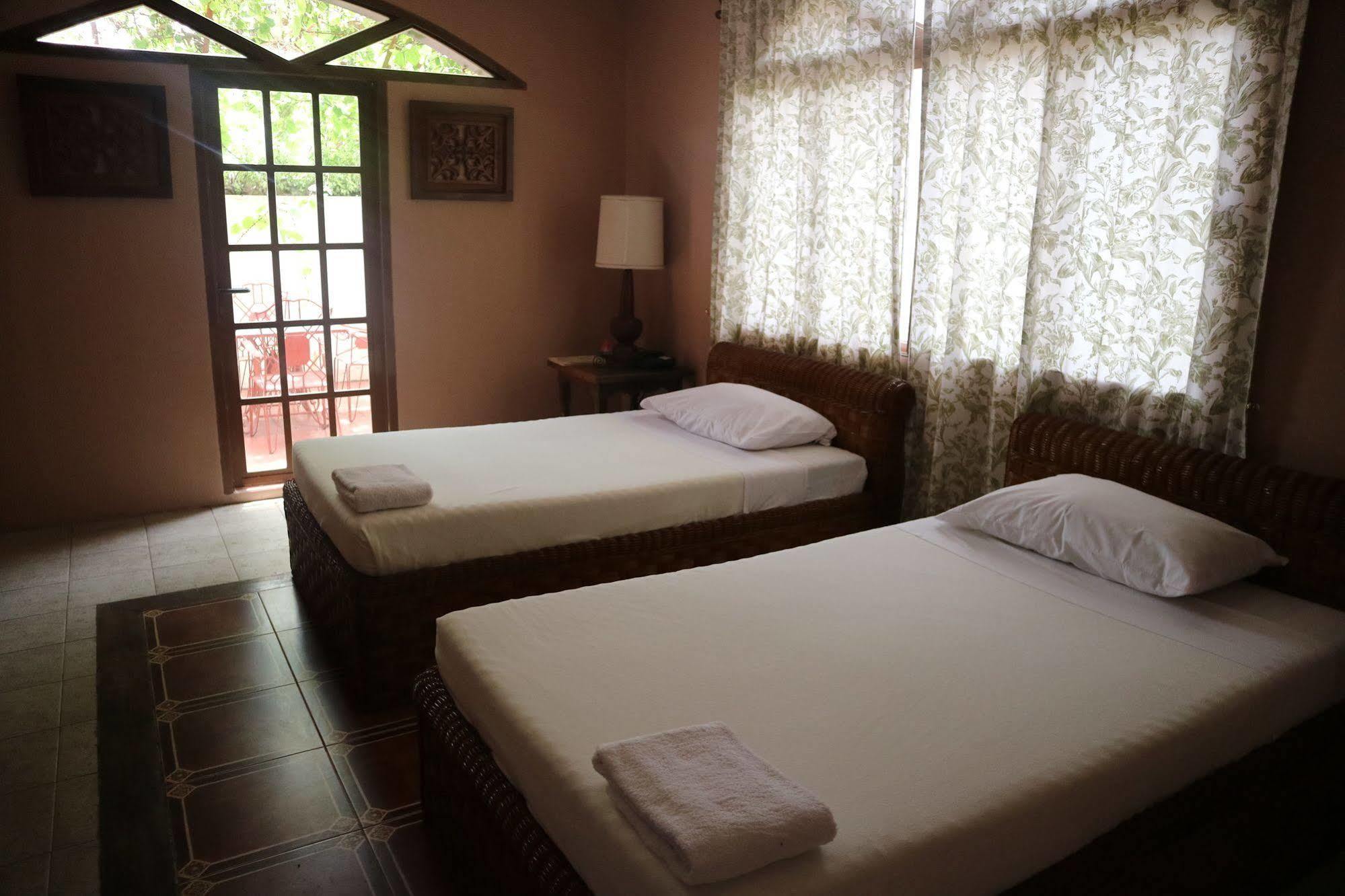 Hotel Casa La Granja Iloilo Esterno foto