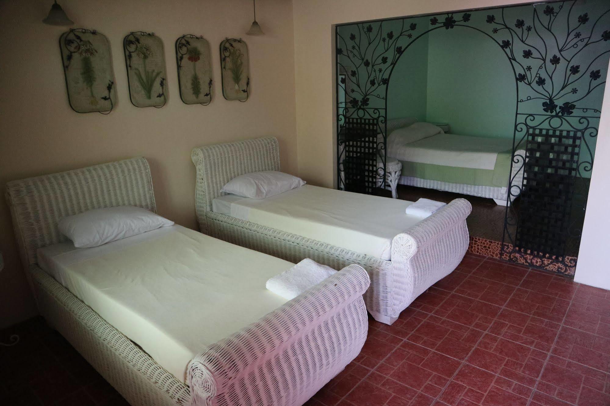 Hotel Casa La Granja Iloilo Esterno foto