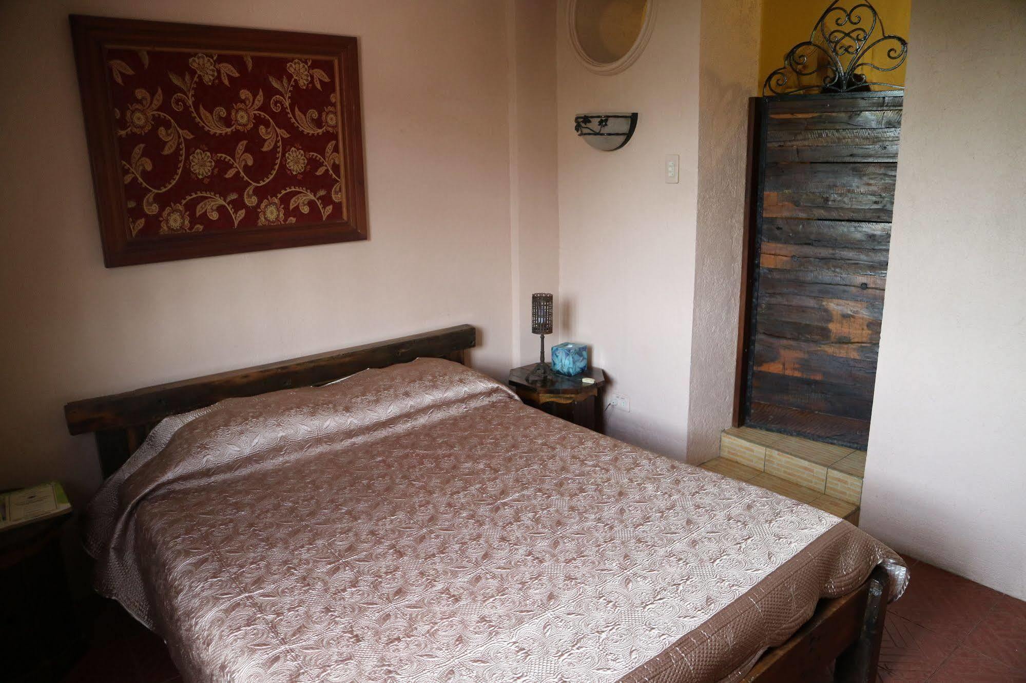 Hotel Casa La Granja Iloilo Esterno foto